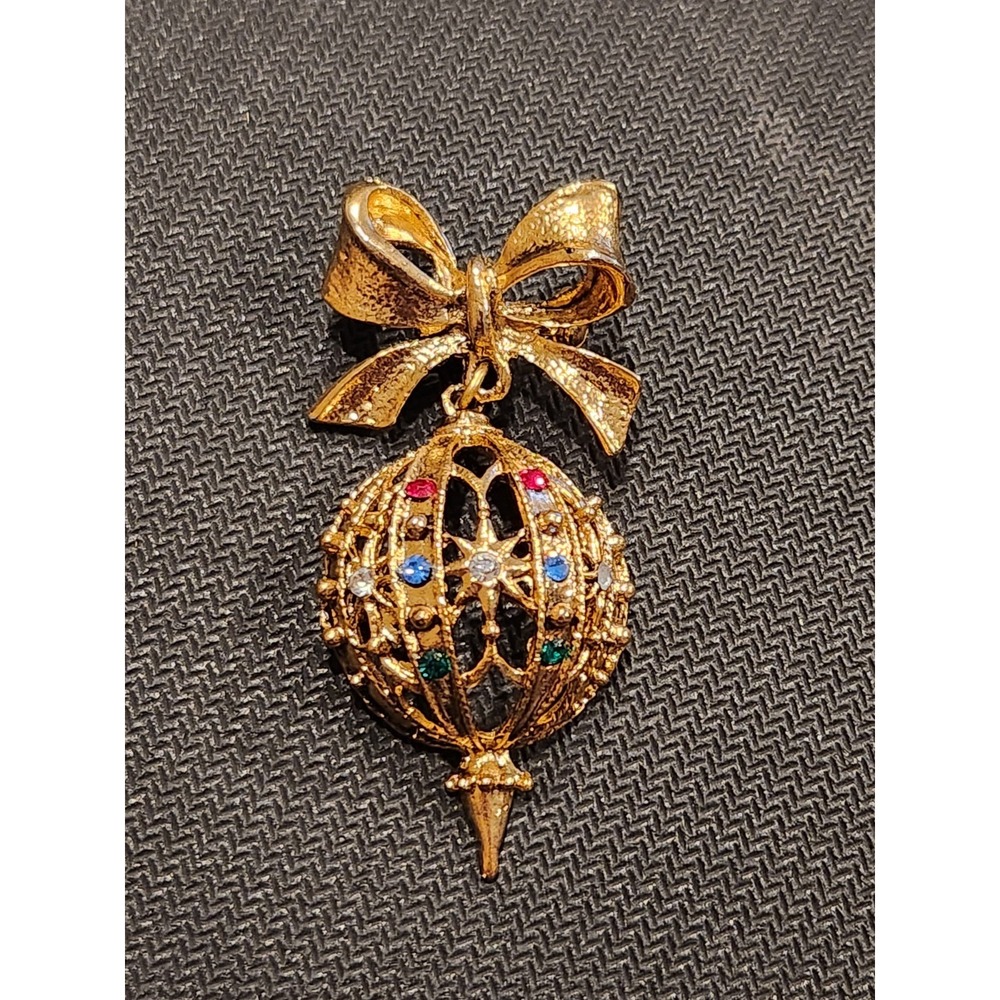Christmas Decoration Ball Openwork Rhinestones Vintage Gold Tone Brooch